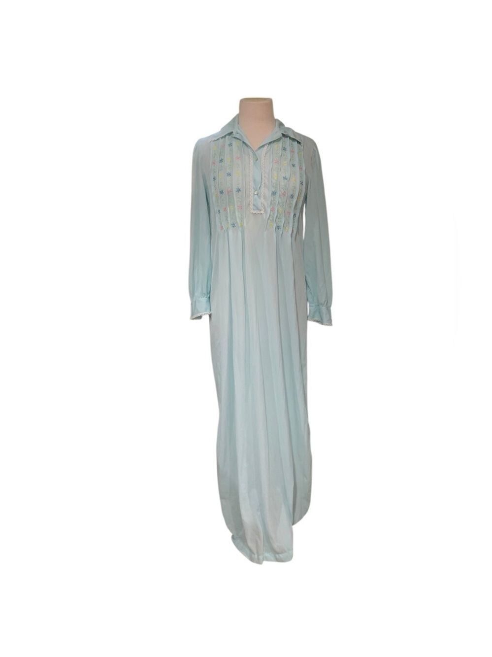 Vintage 70’s baby blue nylon long sleeved nightgown with floral embroidery sz S